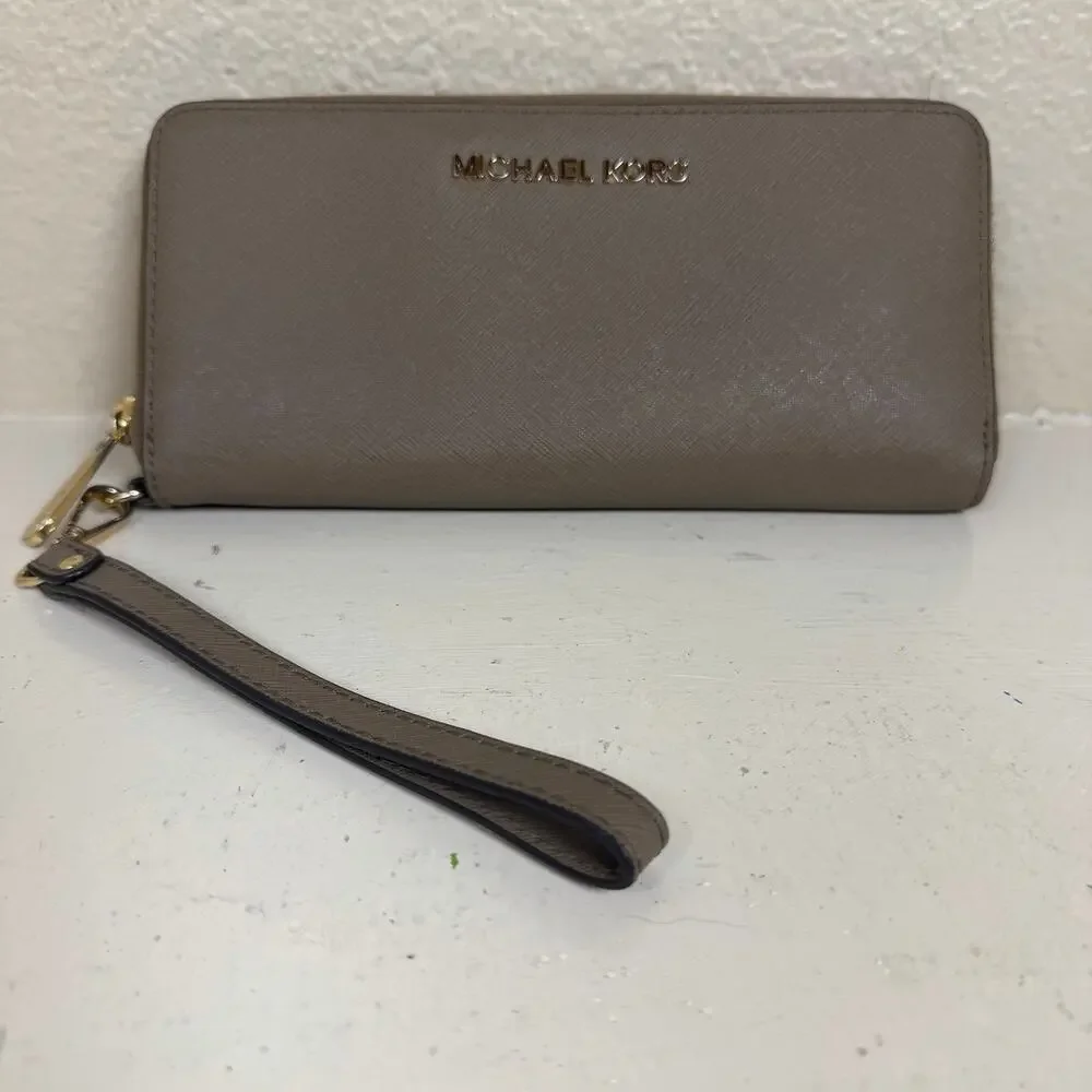 Michael Kors Large Pebbled Leather Continental Wallet Wristlet Taupe EUC